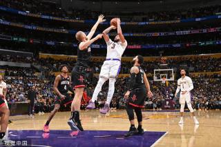 稍显紧张 稍显紧张