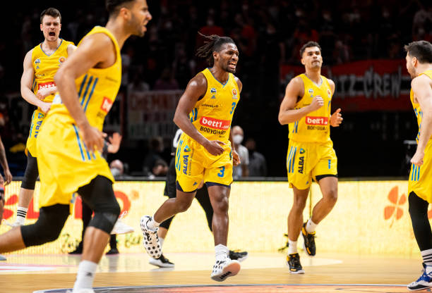 猛龙在侧翼 猛龙在侧翼